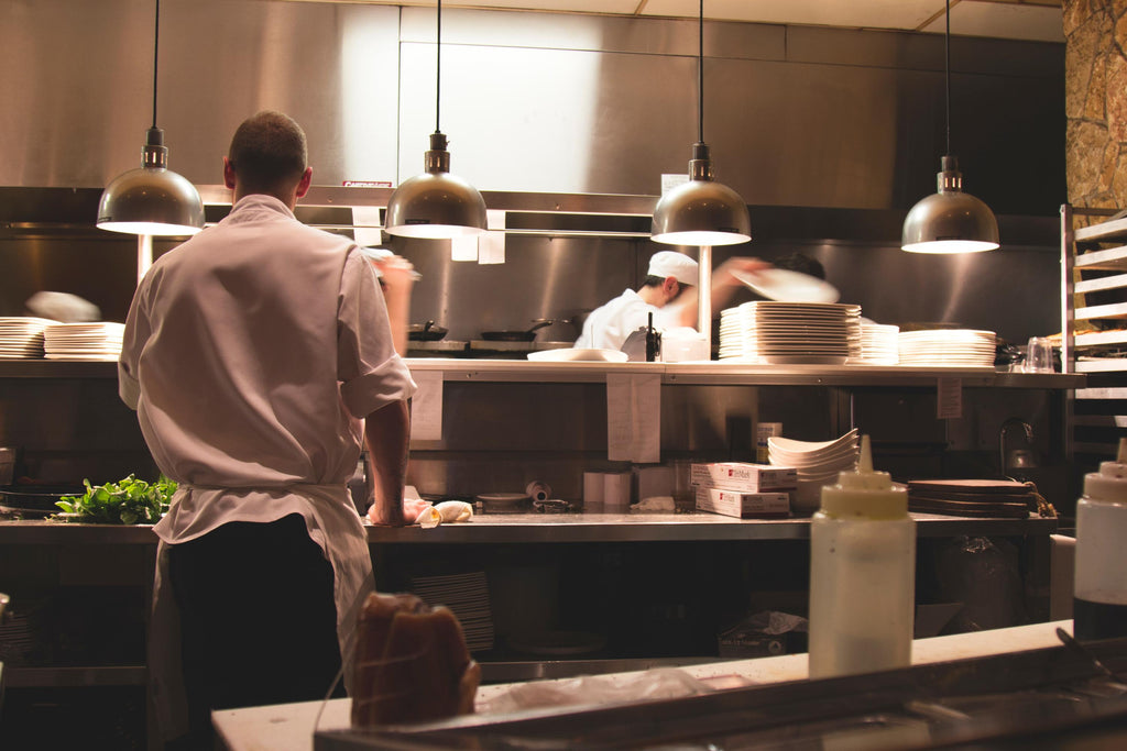 Cucina Professionale per Bar: Normativa Aggiornata e Requisiti 2025